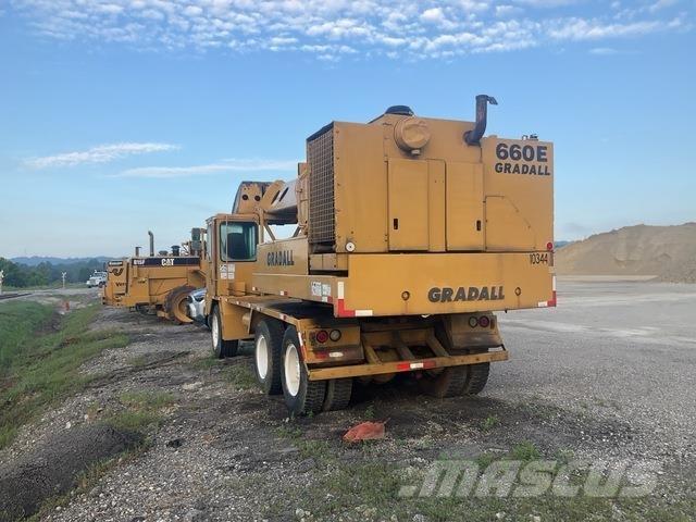 Gradall G660E Pelle sur pneus