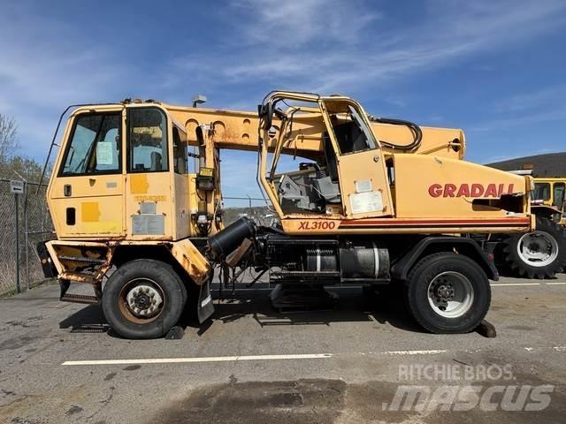 Gradall XL3100 Pelle sur pneus