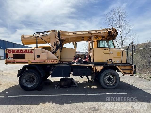 Gradall XL3100 Pelle sur pneus