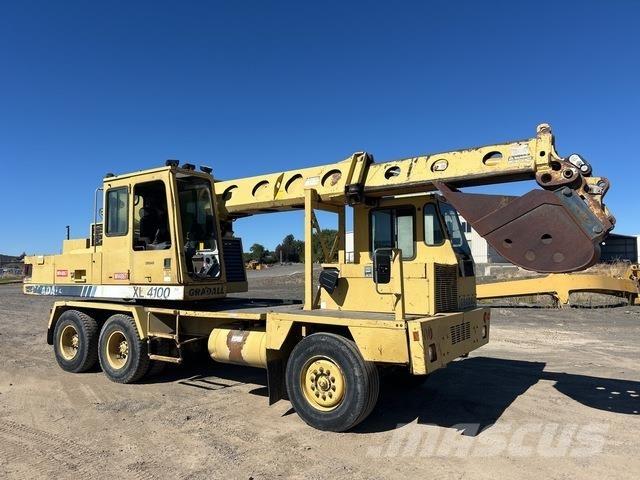 Gradall XL4100 Pelle sur pneus