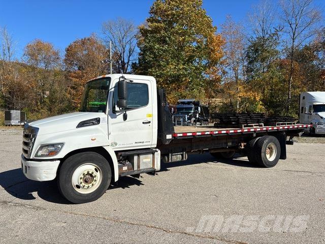 Hino 268 Camion plateau