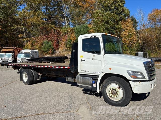 Hino 268 Camion plateau