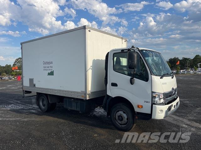 Hino 300 721 Camion Fourgon