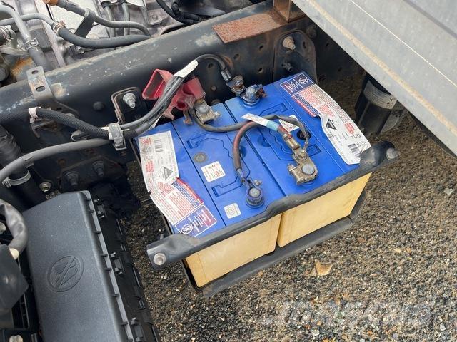 Hino 300 721 Camion Fourgon