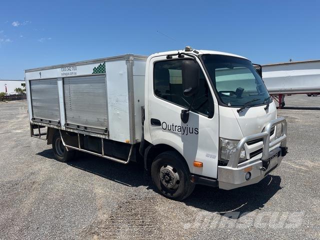 Hino 300 816 Camion Fourgon