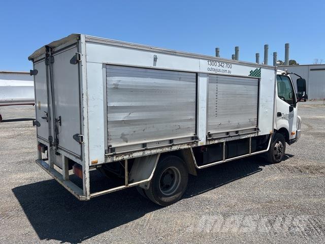 Hino 300 816 Camion Fourgon