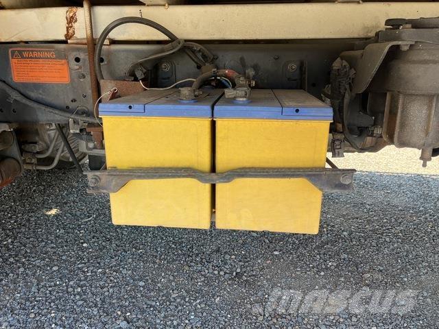 Hino 300 816 Camion Fourgon