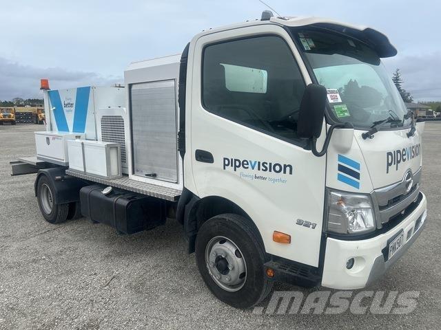 Hino 300 921 Camion citerne à eau