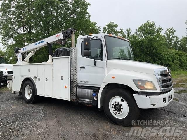 Hino 338 Camions et véhicules municipaux