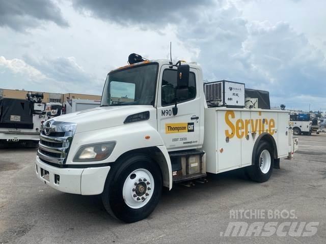Hino 338 Camions et véhicules municipaux