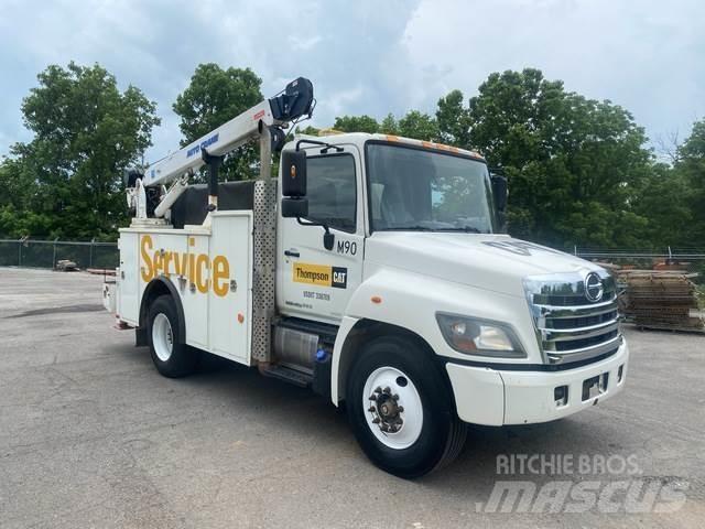 Hino 338 Camions et véhicules municipaux