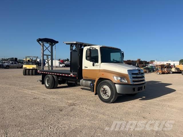 Hino 338 Camions et véhicules municipaux