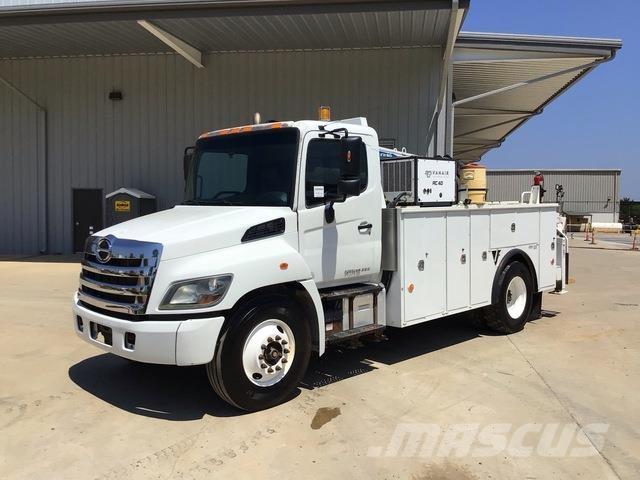Hino 338 Camions et véhicules municipaux