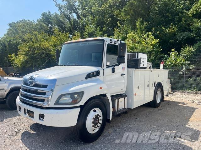 Hino 338 Camions et véhicules municipaux