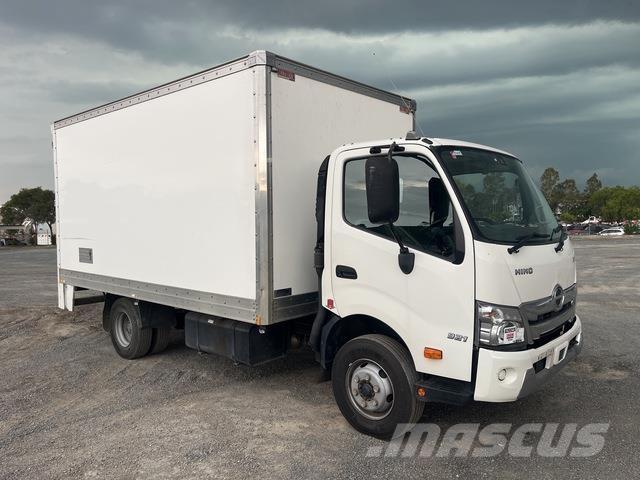 Hino 921 Camion Fourgon