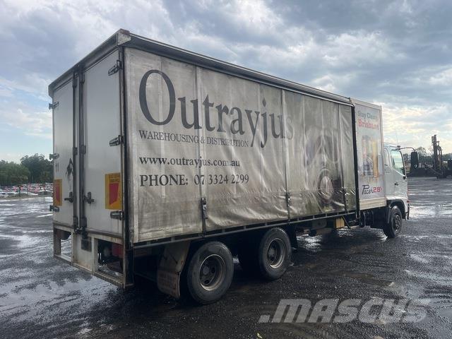 Hino FD1J Camion à rideaux coulissants (PLSC)