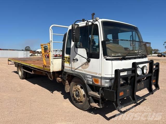 Hino GD1J Camion plateau