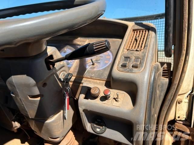 Hino GD1J Camion plateau