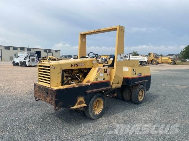 Hyster 530A Rouleaux à pneumatiques