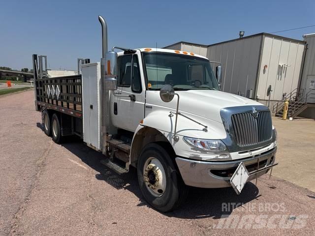 International  Camion plateau