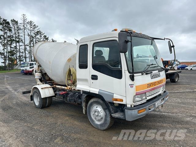 Isuzu Forward Camion citerne à eau