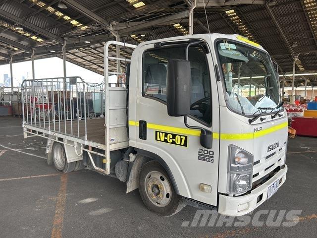 Isuzu NLR Camion plateau
