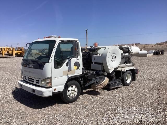 Isuzu NPR Camion balayeur