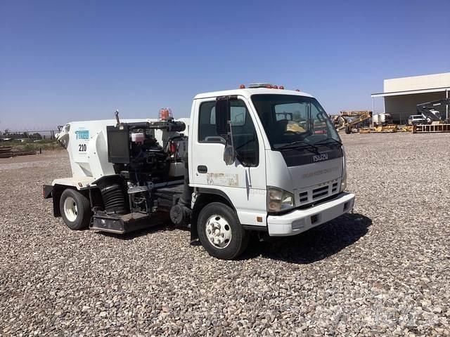 Isuzu NPR Camion balayeur