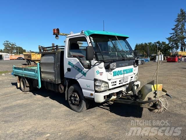 Isuzu NPR 450L Camion balayeur