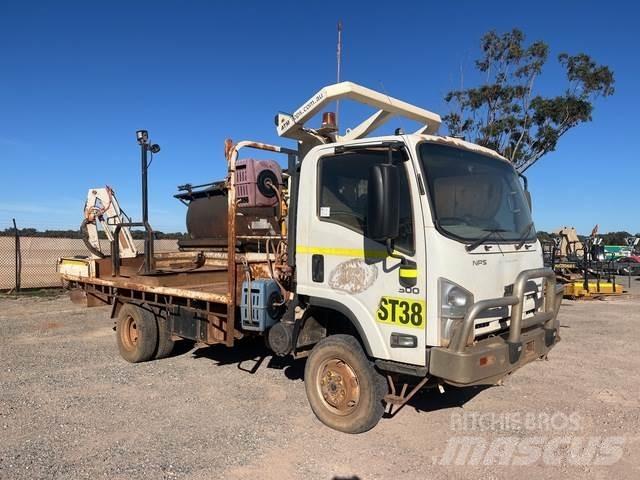 Isuzu NPS 300 Camion plateau