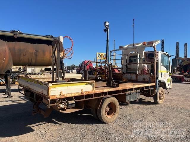Isuzu NPS 300 Camion plateau