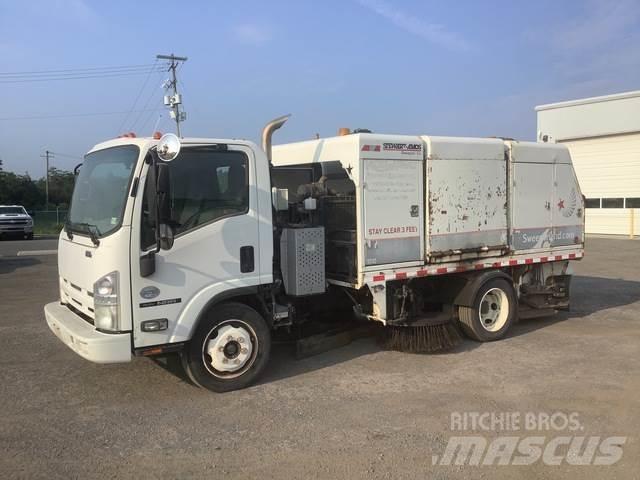 Isuzu NQR Camion balayeur