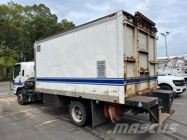 Isuzu NQR Camion Fourgon