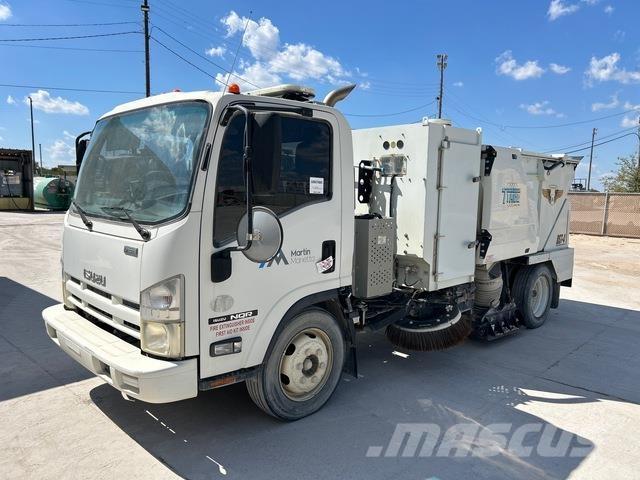 Isuzu NQR Camion balayeur
