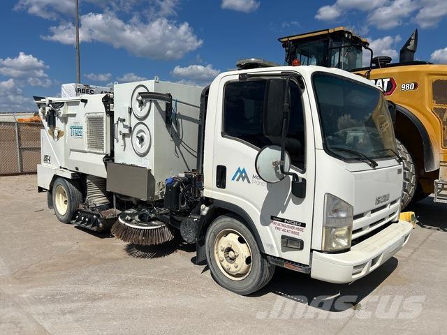 Isuzu NQR Camion balayeur