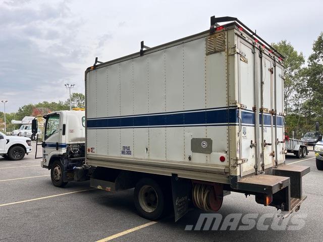 Isuzu NQR Camion Fourgon