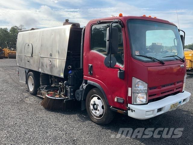 Isuzu NRR Camion balayeur