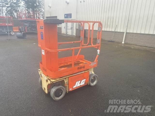 JLG 1230ES Mât vertical