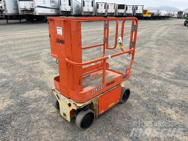 JLG 1230ES Mât vertical