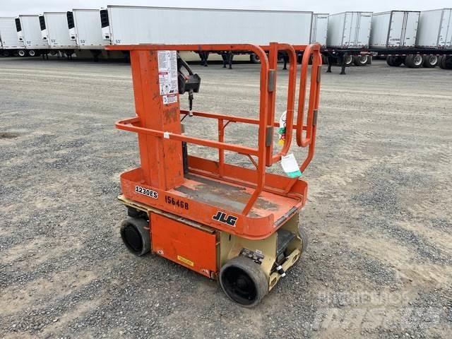 JLG 1230ES Mât vertical