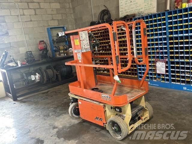 JLG 1230ES Mât vertical