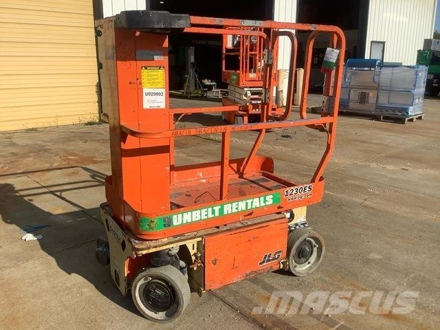 JLG 1230ES Mât vertical