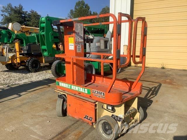 JLG 1230ES Mât vertical