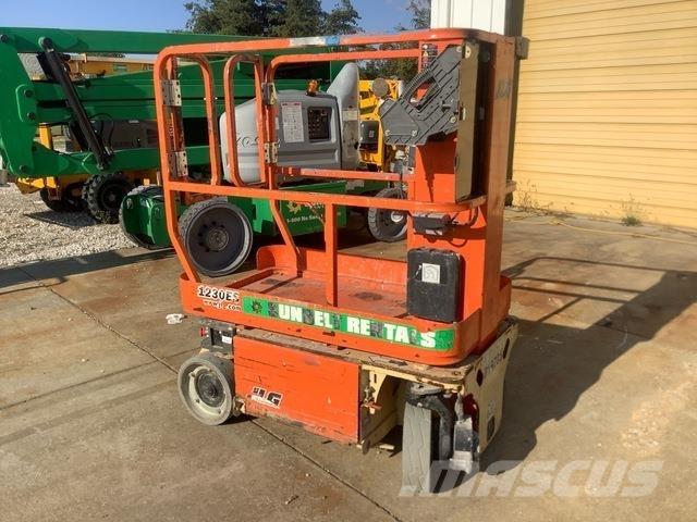 JLG 1230ES Mât vertical