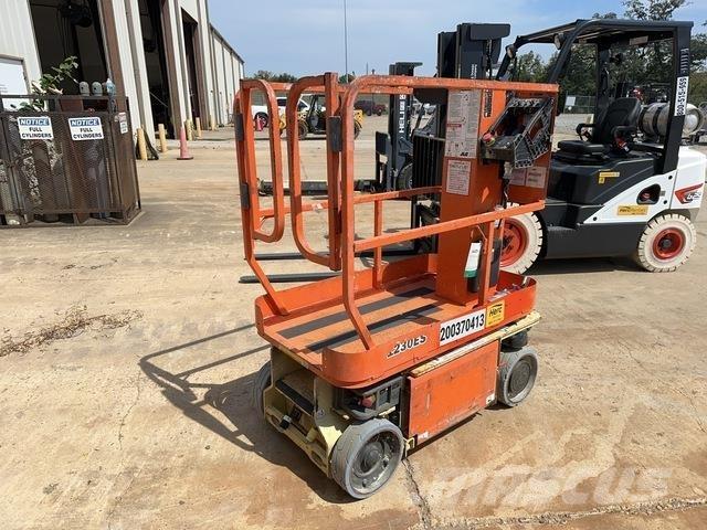JLG 1230ES Mât vertical