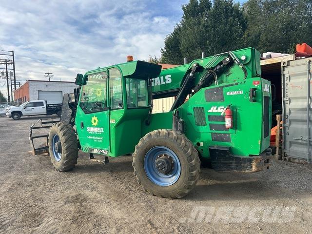 JLG 8042 Chariot télescopique