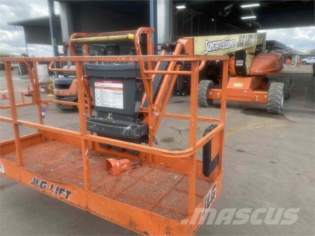 JLG M600J Nacelles articulées