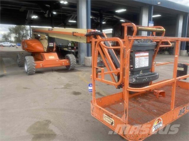 JLG M600J Nacelles articulées