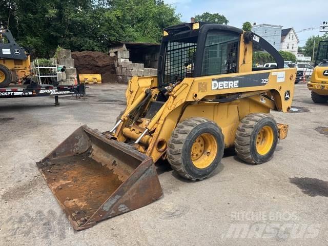John Deere 325 Chargeuse compacte