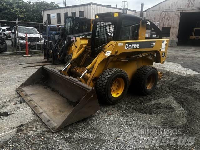 John Deere 325 Chargeuse compacte